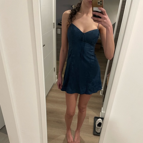 Semi Formal Garage Dress (NEW) - Picture 4 of 9